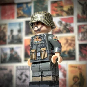 Minifigure - German Infantryman (Late War Grenadier) WWII (LEGO Compatible) Minifigure - German Infantryman (Late War Grenadier) WWII (LEGO Compatible)